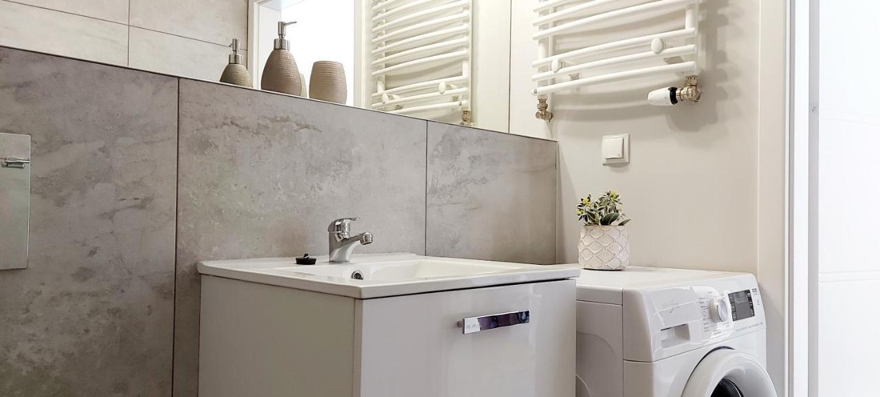 L&L Apartment Old Town Познан Екстериор снимка